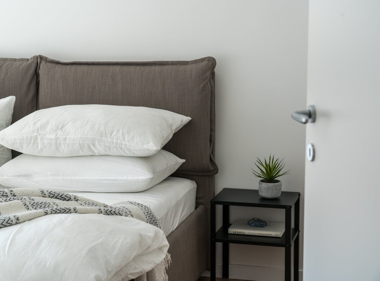 Best Pillow to Prevent Headaches and Neck Pain - Honeydew Sleep